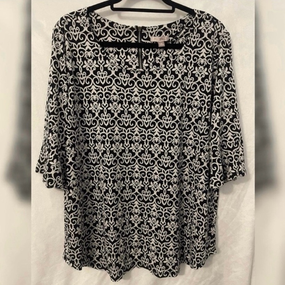 Roz & Ali Black and White Top